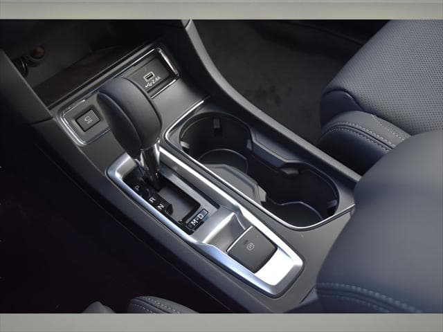 2025 Subaru Ascent SUV in Ice Silver Metallic thumbnail 30