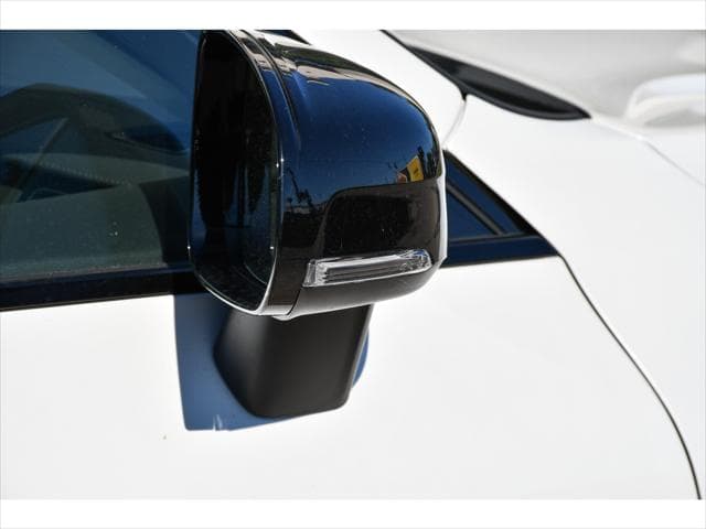 2027 Volvo XC60 SUV in Crystal White thumbnail 30