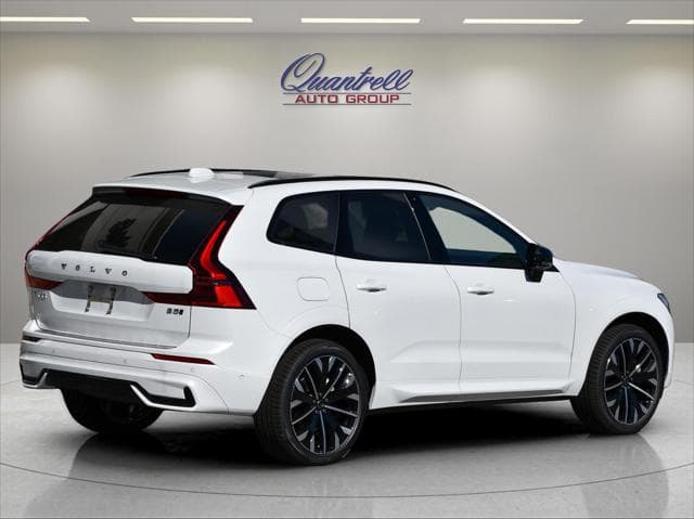 2027 Volvo XC60 SUV in Crystal White thumbnail 4