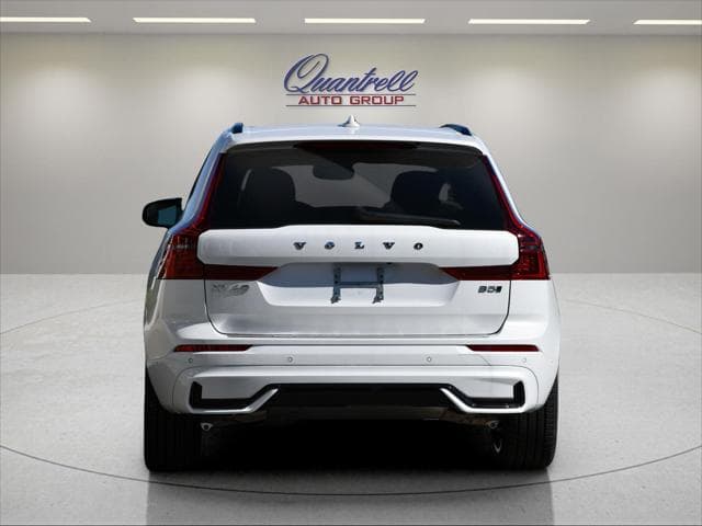 2027 Volvo XC60 SUV in Crystal White thumbnail 5
