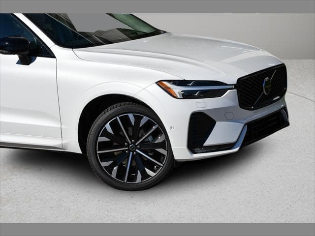 2027 Volvo XC60 SUV in Crystal White thumbnail 10