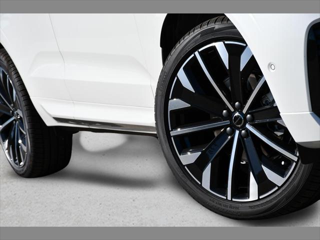 2027 Volvo XC60 SUV in Crystal White thumbnail 11
