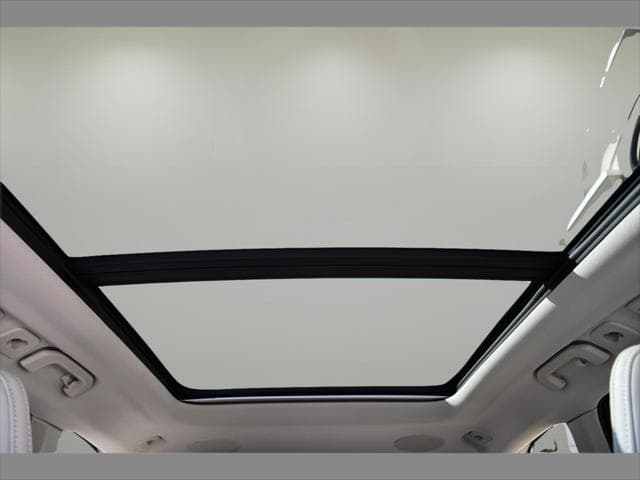 2027 Volvo XC60 SUV in Crystal White thumbnail 14