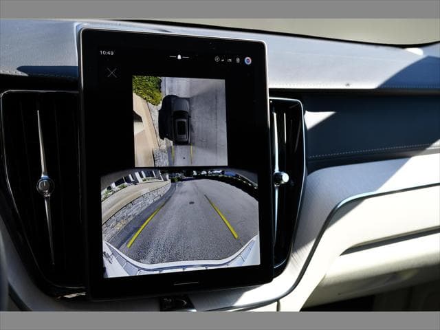 2027 Volvo XC60 SUV in Crystal White thumbnail 22