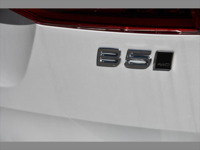 2027 Volvo XC60 SUV in Crystal White thumbnail 29