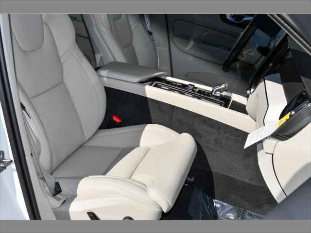 2027 Volvo XC60 SUV in Crystal White thumbnail 31