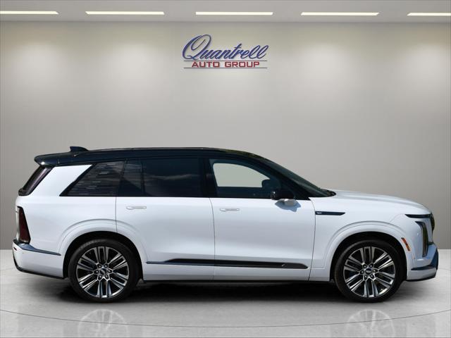 2026 Cadillac VISTIQ SUV in Vibrant White Tricoat thumbnail 3