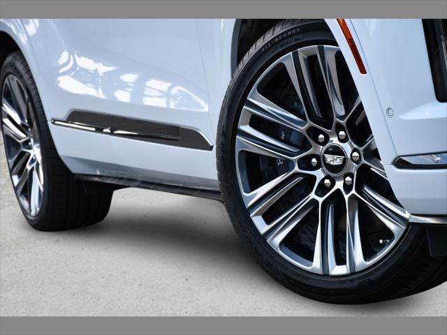 2026 Cadillac VISTIQ SUV in Vibrant White Tricoat thumbnail 11