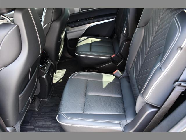 2026 Cadillac VISTIQ SUV in Vibrant White Tricoat thumbnail 15
