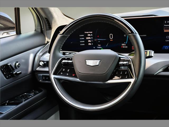 2026 Cadillac VISTIQ SUV in Vibrant White Tricoat thumbnail 17
