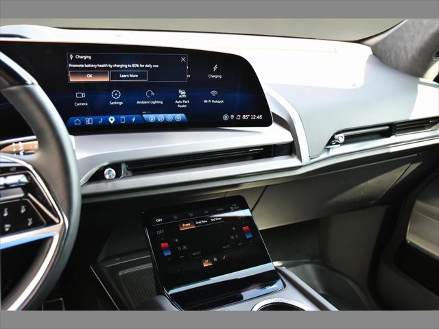2026 Cadillac VISTIQ SUV in Vibrant White Tricoat thumbnail 19