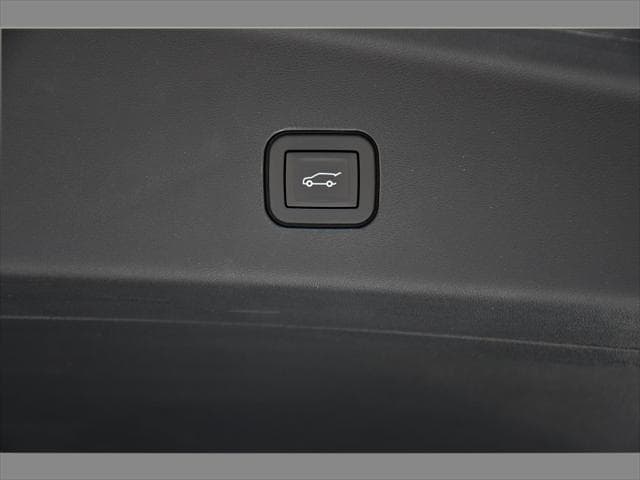 2026 Cadillac VISTIQ SUV in Vibrant White Tricoat thumbnail 24