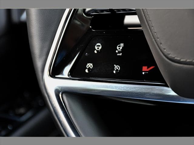 2026 Cadillac VISTIQ SUV in Vibrant White Tricoat thumbnail 32