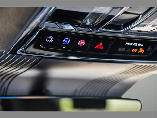 2026 Cadillac VISTIQ SUV in Vibrant White Tricoat thumbnail 36
