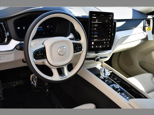 2027 Volvo XC60 SUV in Onyx Black thumbnail 12