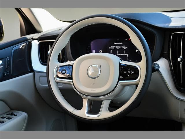2027 Volvo XC60 SUV in Onyx Black thumbnail 15
