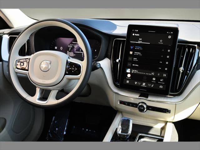 2027 Volvo XC60 SUV in Onyx Black thumbnail 16