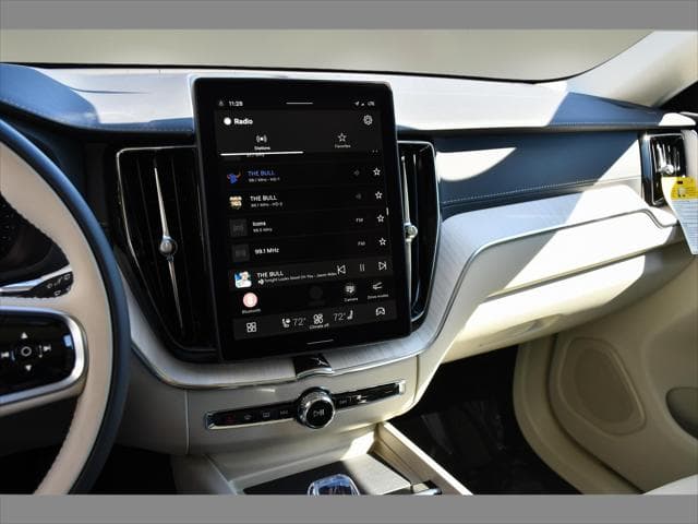 2027 Volvo XC60 SUV in Onyx Black thumbnail 17