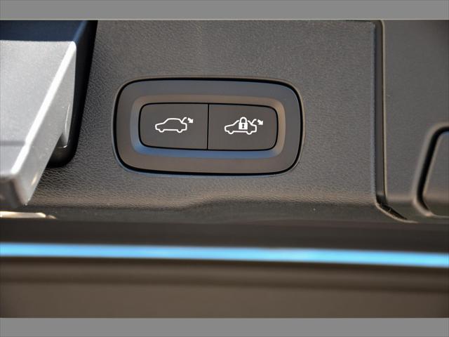 2027 Volvo XC60 SUV in Onyx Black thumbnail 22