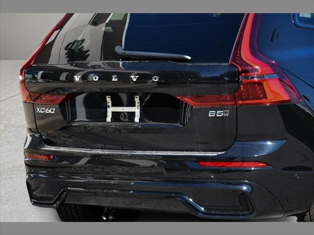 2027 Volvo XC60 SUV in Onyx Black thumbnail 27