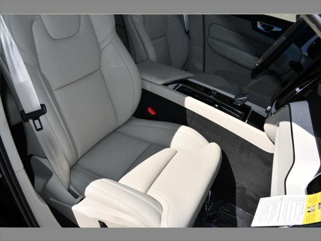 2027 Volvo XC60 SUV in Onyx Black thumbnail 29