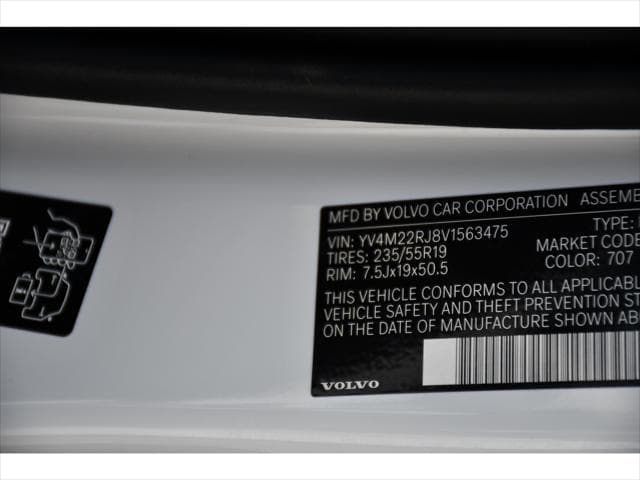 2027 Volvo XC60 SUV in Crystal White thumbnail 27