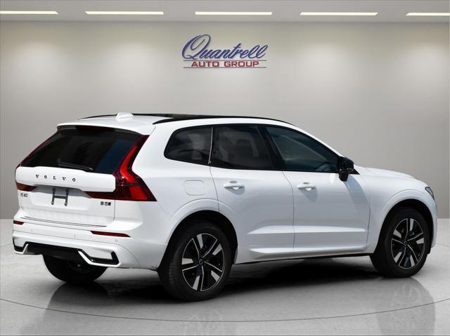 2027 Volvo XC60 SUV in Crystal White thumbnail 4