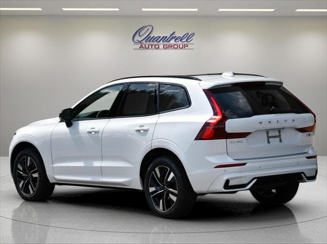 2027 Volvo XC60 SUV in Crystal White thumbnail 6