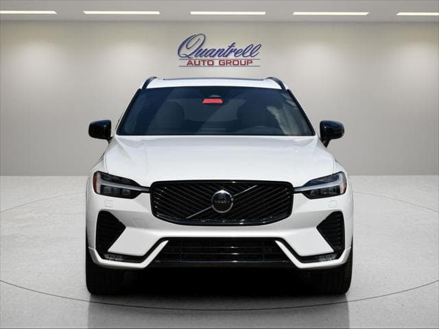 2027 Volvo XC60 SUV in Crystal White thumbnail 9