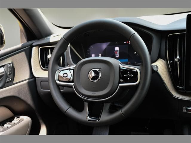 2027 Volvo XC60 SUV in Crystal White thumbnail 16