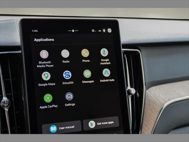 2027 Volvo XC60 SUV in Crystal White thumbnail 19