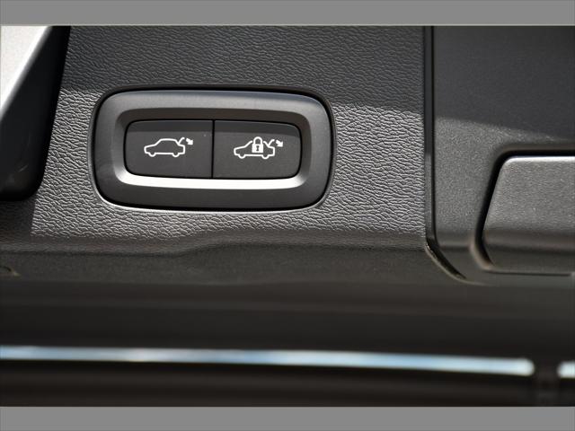 2027 Volvo XC60 SUV in Crystal White thumbnail 24