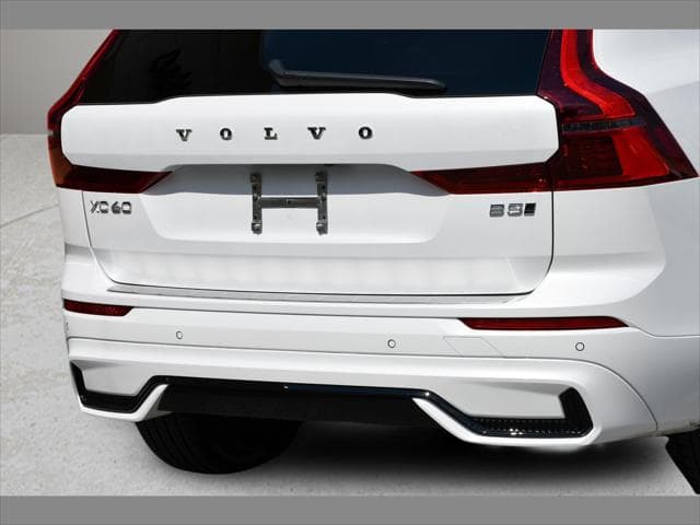 2027 Volvo XC60 SUV in Crystal White thumbnail 29