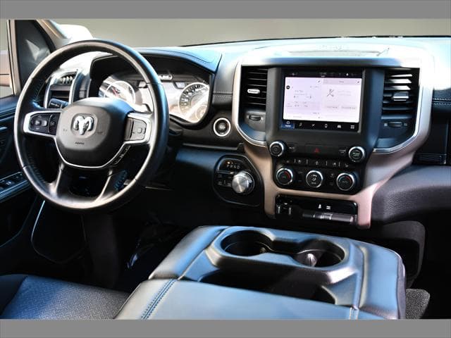2022 RAM 1500 Truck in Patriot Blue Pearlcoat thumbnail 18