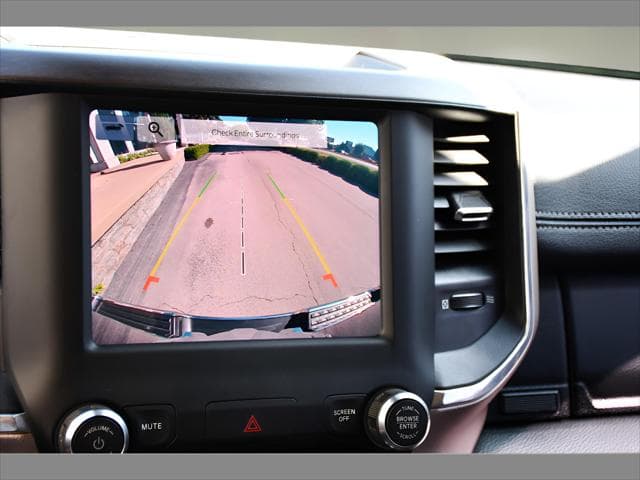 2022 RAM 1500 Truck in Patriot Blue Pearlcoat thumbnail 21