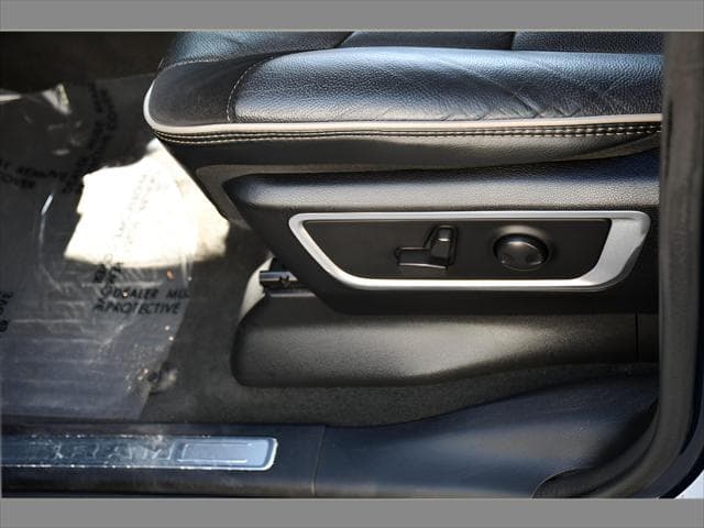 2022 RAM 1500 Truck in Patriot Blue Pearlcoat thumbnail 32