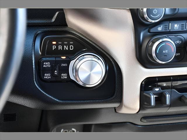 2022 RAM 1500 Truck in Patriot Blue Pearlcoat thumbnail 35