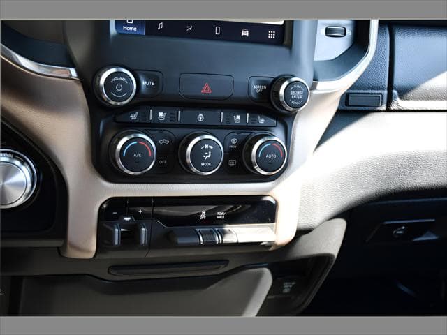 2022 RAM 1500 Truck in Patriot Blue Pearlcoat thumbnail 36