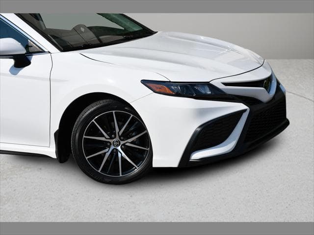 2023 Toyota Camry Sedan in Ice Cap thumbnail 10