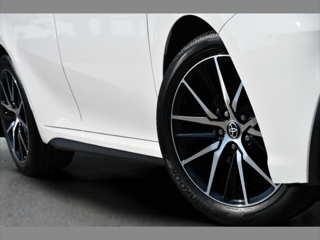 2023 Toyota Camry Sedan in Ice Cap thumbnail 11