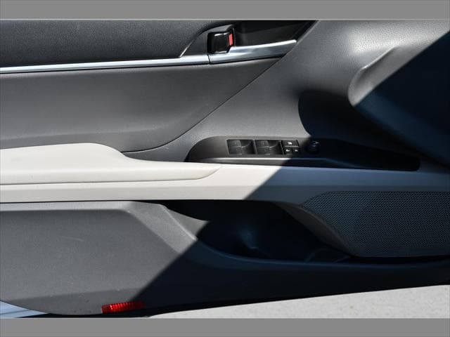 2023 Toyota Camry Sedan in Ice Cap thumbnail 25