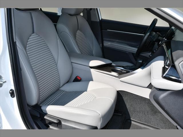 2023 Toyota Camry Sedan in Ice Cap thumbnail 30