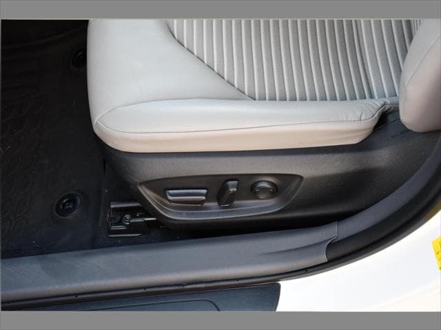 2023 Toyota Camry Sedan in Ice Cap thumbnail 32
