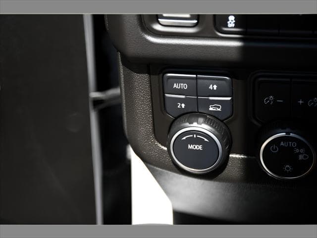 2023 Chevrolet Tahoe SUV in Summit White thumbnail 32