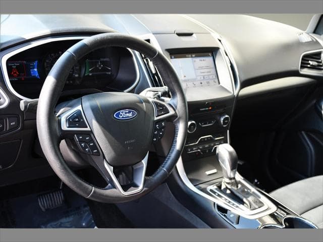 2018 Ford Edge SUV in Shadow Black thumbnail 12