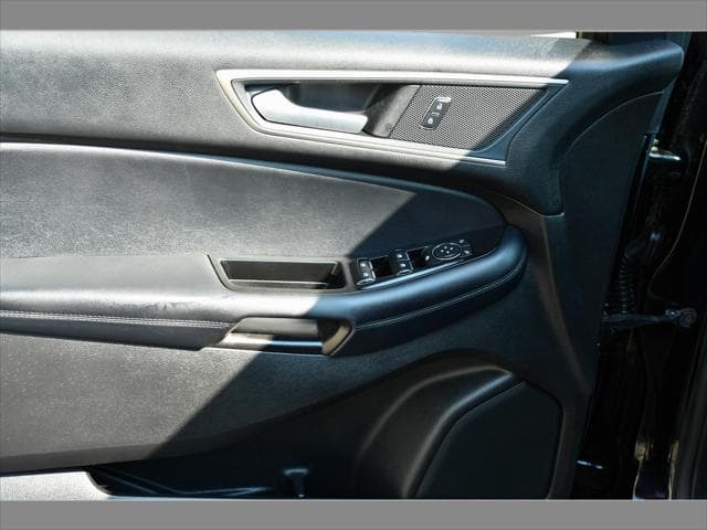 2018 Ford Edge SUV in Shadow Black thumbnail 24