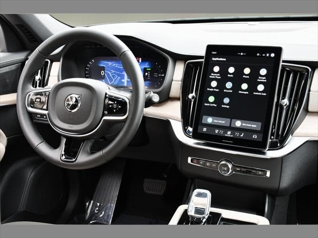 2027 Volvo XC90 Plug-In Hybrid SUV in Crystal White thumbnail 18