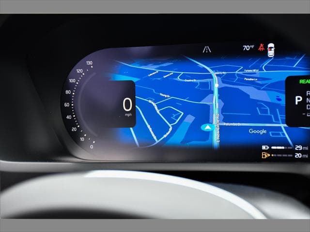 2027 Volvo XC90 Plug-In Hybrid SUV in Crystal White thumbnail 19