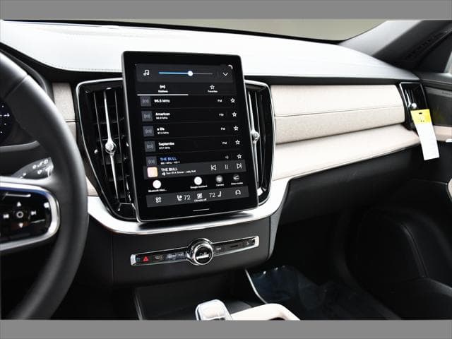 2027 Volvo XC90 Plug-In Hybrid SUV in Crystal White thumbnail 21