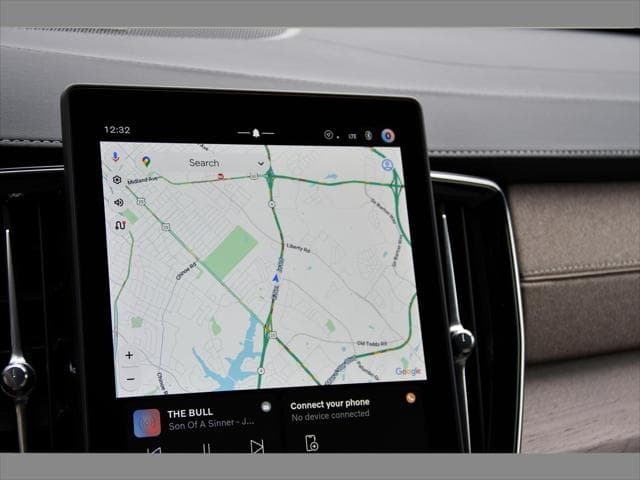 2027 Volvo XC90 Plug-In Hybrid SUV in Crystal White thumbnail 22